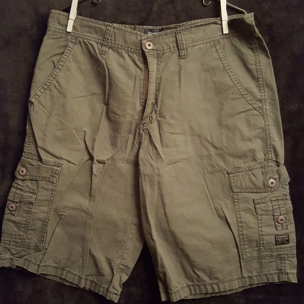 💚NWOT Men's Military Green Cargo Shorts💚